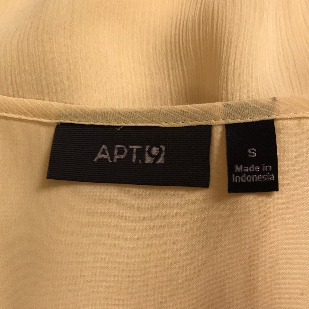 APT 9 Top - Picture 4 of 4